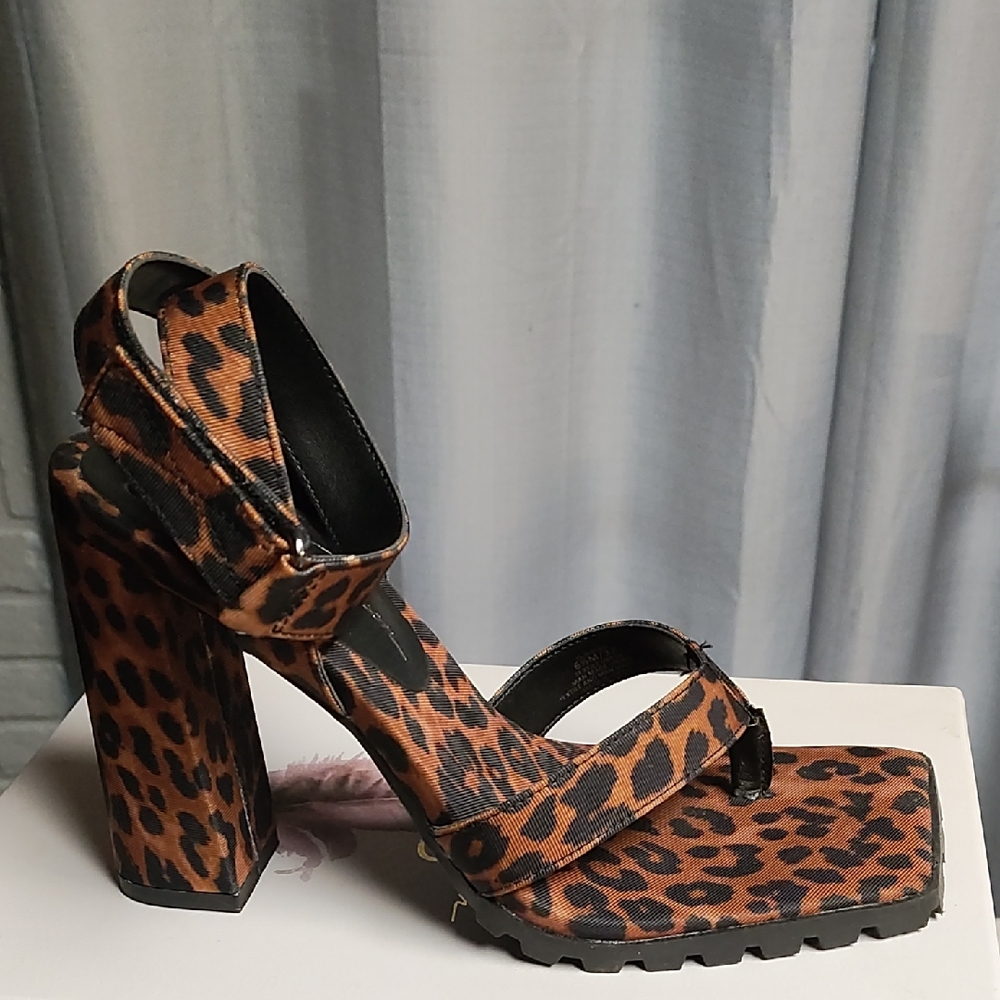 Jessica Simpson Brown and Black Heels